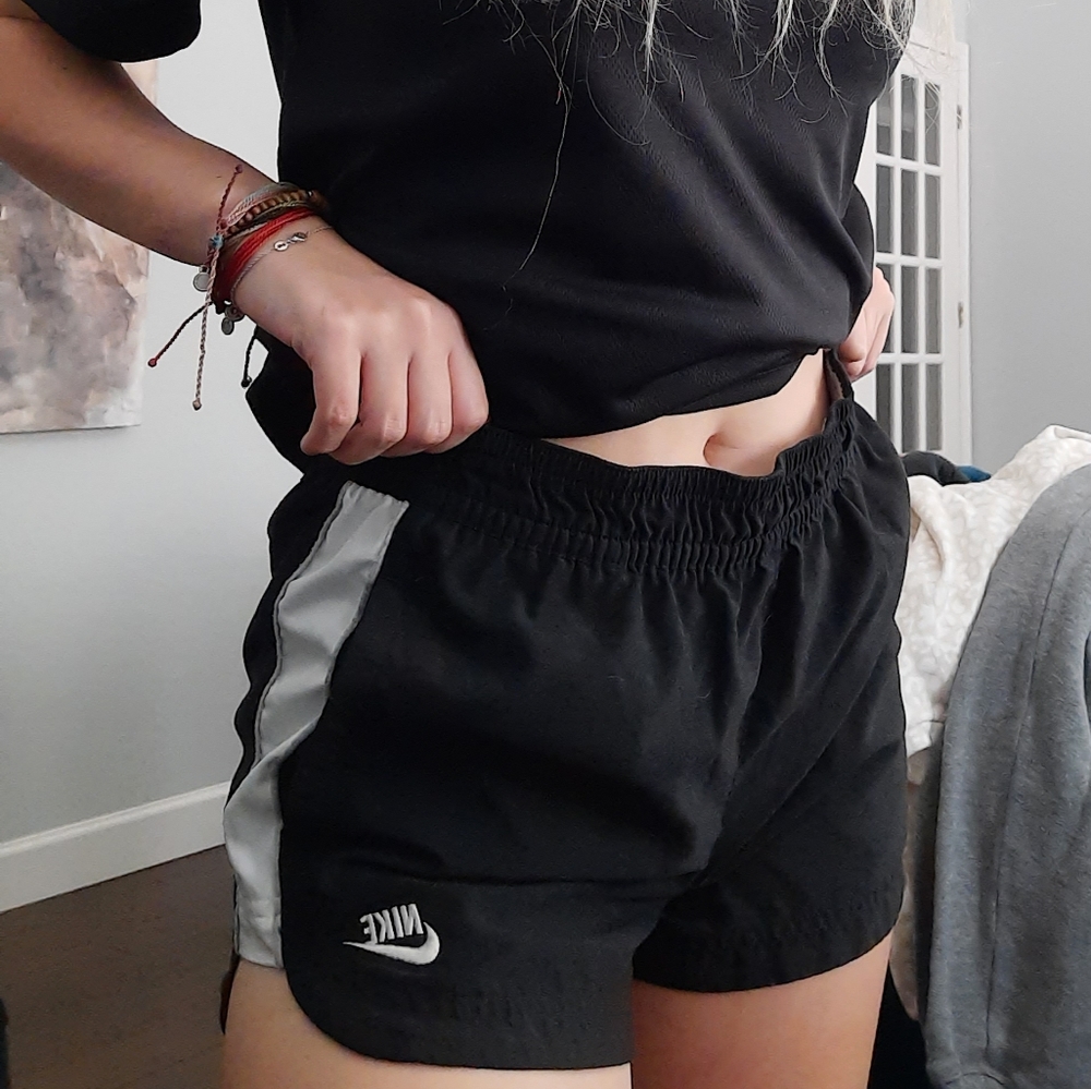 thrifted nike vintage black and white shorts